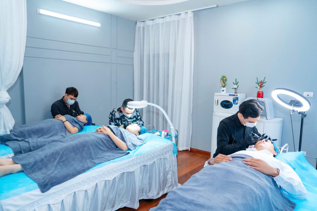 Học phun xăm thẩm mỹ